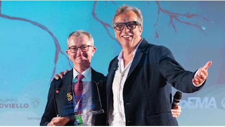 Gabriele Muccino consegna ad Anas il premio per il miglior spot sociale al Giffoni film Festival