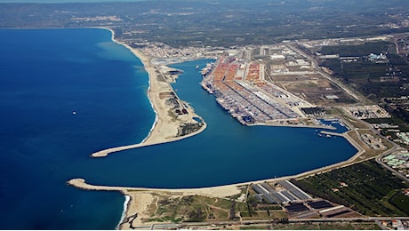 Il Medcenter Container Terminal di Gioia Tauro si libera del Ponte sullo Stretto