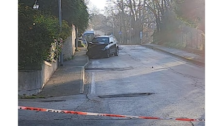 Auto contro colonnina del gas ad Ancona: fuga di metano e due morti