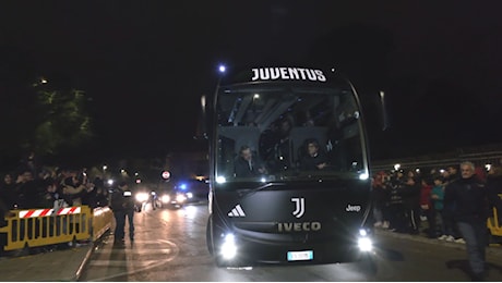 Arriva la Juventus in città, pochi tifosi bianconeri ad attenderla