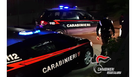 Nel reggino furto di Natale in supermercato, in tre rubano bottiglie di liquori ma vengono sorpresi dai Carabinieri