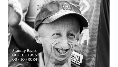 Morto a soli 28 anni il biologo Sammy Basso, affetto da progeria: aveva fatto conoscere in tutto il mondo la sua malattia