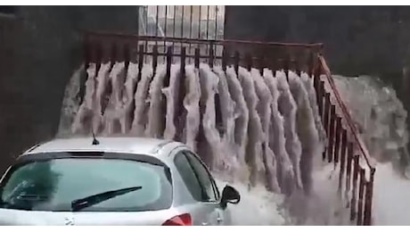 Esondano i torrenti: Acireale sommersa