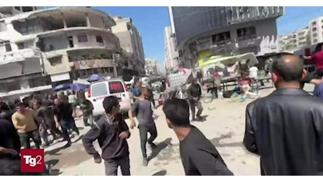 Raid israeliani a Gaza City, colpiti due ristoranti e due scuole, decine i morti