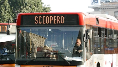 Sciopero a Roma, lunedì 9 settembre a rischio bus, tram, metro e ferrovie: orari e chi aderisce