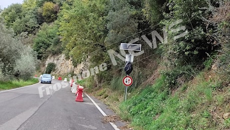 SP166, semafori ‘coperti’…ma piovono pietre e massi: troppi rischi per gli automobilisti