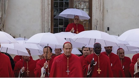 La quieta eccellenza di Conclave , il film con Ralph Fiennes e Sergio Castellitto