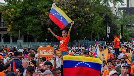 Il Venezuela ora sogna la fine del chavismo ma l’opposizione teme il pugno duro di Maduro