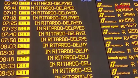 VIDEO Ritardi treni, i disagi a Roma Termini per un guasto alla rete ferroviaria