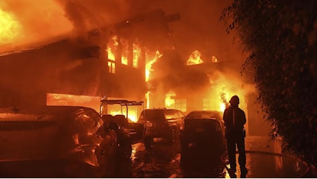 Malibu in fiamme, migliaia di sfollati