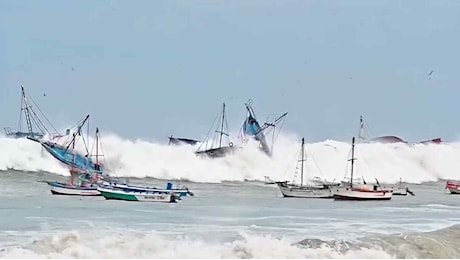 Violenta mareggiata sulle coste di Perù, Ecuador e Cile: almeno 3 morti | FOTO e VIDEO