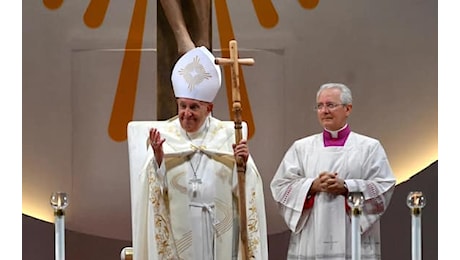 Papa Francesco riparte da Singapore per Roma, terminato il viaggio tra Asia e Oceania