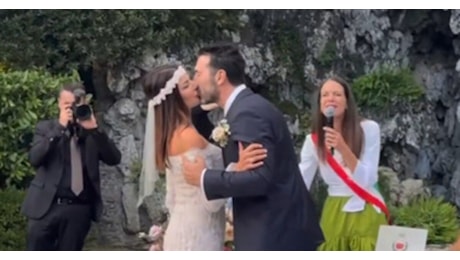 Gigi Buffon e Ilaria D’Amico sposi: gli invitati e tutti i dettagli della cerimonia. Lui: “Grazie a Ilaria ho conosciuto il vero amore”