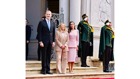 Re Filippo IV e Letizia di Spagna, chi sono i due reali celebrati a Napoli