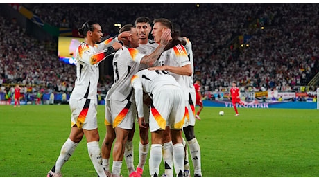 Germania ai quarti, battuta la Danimarca 2-0. Gara sospesa per maltempo 20 minuti, Musiala capocannoniere dell'Europeo