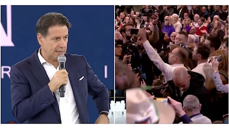 M5S, Conte contestato al grido di “Trasparenza, onestà”. Lui dal palco: “Dibattito aperto a tutti, dissenso fisiologico”