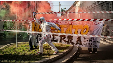 Sciopero scuola 15 novembre 2024, partiti in tutta Italia i cortei degli studenti. «Vogliamo un’istruzione degna, libera e davvero accessibile»