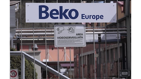 Beko taglia quasi un posto su due in Italia. E Urso non è al tavolo