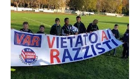 Pugno di ferro contro gli striscioni discriminatori allo stadio