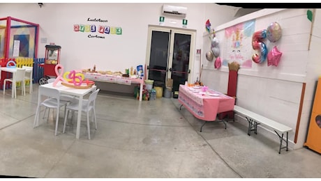 Bambina organizza la festa per i 5 anni ma non si presenta nessuno, lo sfogo della mamma sui social: «E' vergognoso e umiliante»