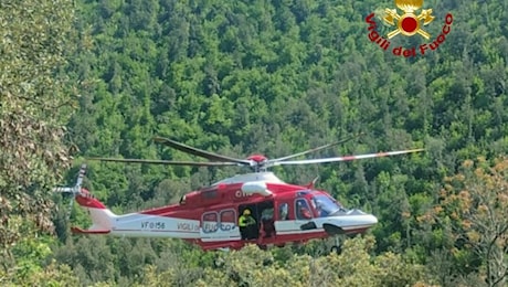 Incendio sui monti tra Morolo e Sgurgola, vasto il fronte del fuoco: elicottero in azione