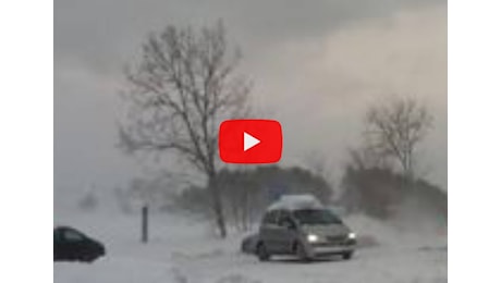 Cronaca meteo diretta: Marche, bufera di neve a Fabriano, il video