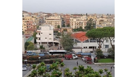 Sgombero a Torre Maura, le forze dell'ordine nel covo dei latinos: avevano occupato l'ex hotel Jonio