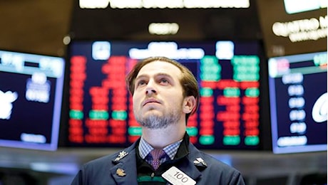 Wall Street in rosso su risultati societari deludenti. Attesa per la Fed