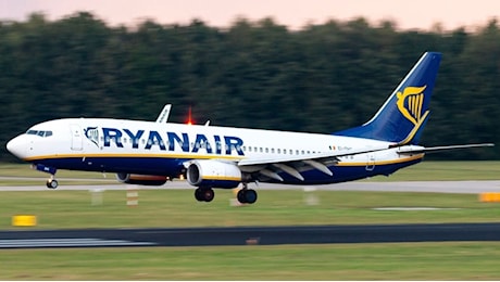 Problema su un volo Ryanair, costretto a rientrare: quattro casi in pochi giorni