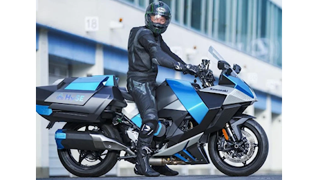 Kawasaki: prima dimostrazione pubblica mondiale di una moto con motore a idrogeno