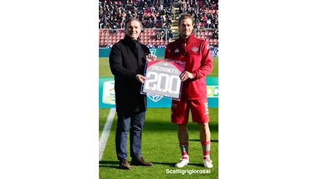 Niente botti di fine anno allo Zini per la Cremonese nel derby con il Brescia. Lo Spezia, sconfitto a Bari, ringrazia.