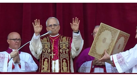 Su Leone XIV hanno subito cominciato a dire tutto e il contrario di tutto, ma nessuno sa come si muoverà questo papa di compromesso; una sensazione però c'è: dopo 12 anni la Chiesa ha di nuovo un papa