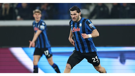 Atalanta, Kolasinac esce in barella dopo un infortunio. Gasperini: “Non sembra grave”