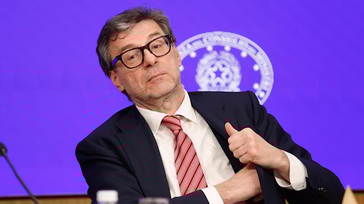 S&P alza il rating dell'Italia: “Il rapporto debito-Pil si stabilizzerà dal 2028” - la Repubblica S&P alza il rating dell'Italia: “Il rapporto debito-Pil si stabilizzerà dal 2028” - la Repubblica