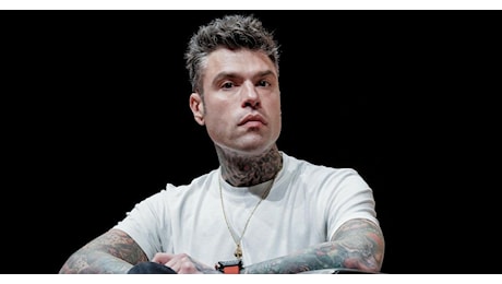 Fedez alla festa della Madonna di Reggio Calabria scatena l’ira dei preti: “Suoi valori lontani da questa celebrazione. Che messaggio darà alla nostra gente?”