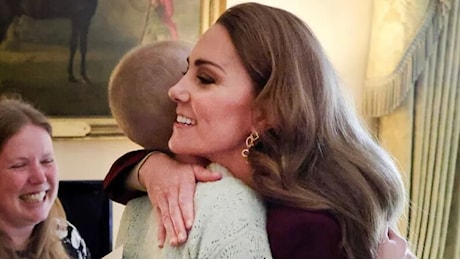 Kate incontra Liz, a Windsor l'abbraccio della principessa con la 16enne malata di cancro