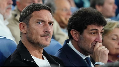 Francesco Totti costretto a cambiare casa: ennesimi guai con la giustizia | Arrivata la denuncia