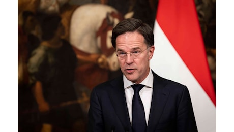 Rutte prende le redini della Nato in continuità con Stoltenberg