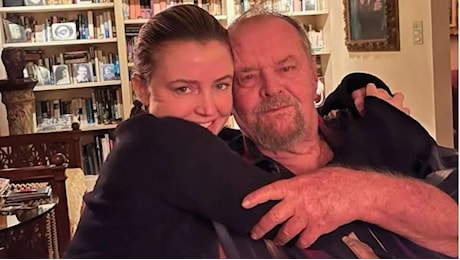 Jack Nicholson compare sui social in una rara foto postata dalla figlia (non si vedeva da oltre un anno)