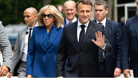 Macron resiste e vara “la strategia omelette” per un governo senza le ali estreme