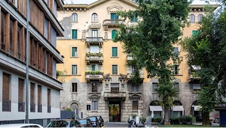 Pio Albergo Trivulzio a Milano, inquilini in trincea per la paura dello sfratto: “Siamo lavoratori, non vip”