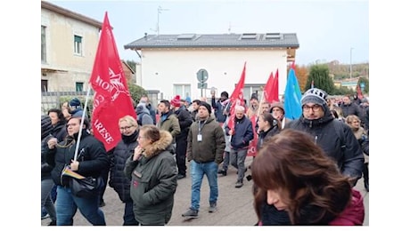 Sciopero e corteo alla Beko Europe. Questo è un saccheggio industriale