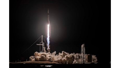 Il Falcon 9 di SpaceX è tornato nello spazio, mentre Polaris Dawn è rinviata a fine agosto