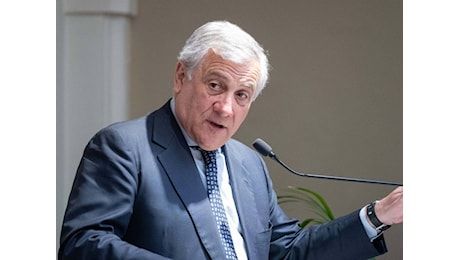 Incursioni in Libano, l'appello di Tajani: Italiani lascino il Paese