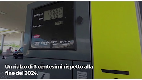 La benzina sale a 1,8 euro al litro, +3 cents da fine 2024