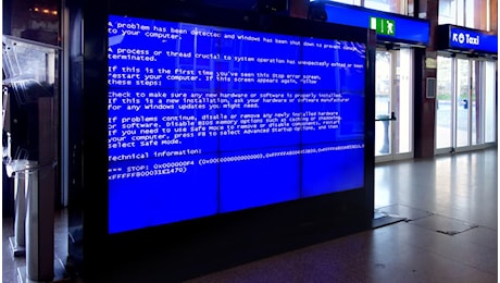 Microsoft down e computer KO in tutto il mondo, aeroporti bloccati: non è attacco hacker. Cosa sta succedendo