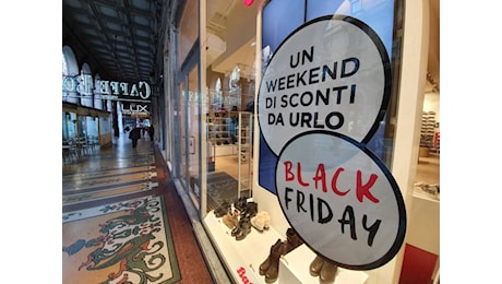 Black Friday, il giorno degli sconti. Ma Federmoda avverte: “Le svendite sono causa delle chiusure dei negozi”