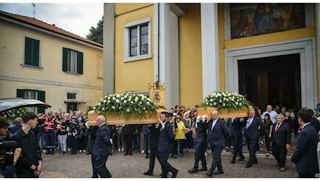 Paderno, migliaia ai funerali. «Strage incomprensibile». La disperazione dei nonni