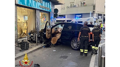 Milano, coppia di coniugi si schianta a Chinatown: entrambi morti