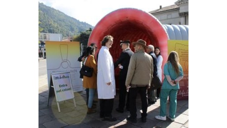 Folla a 'La prevenzione in piazza' nel centro storico di Como: stand, esami, visite gratis. 'Splendida giornata'